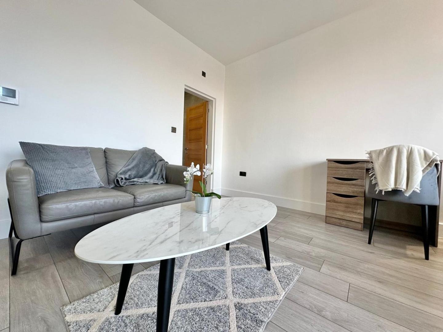 Apartment Sleek Stylish 1 Bedroom Leeds *