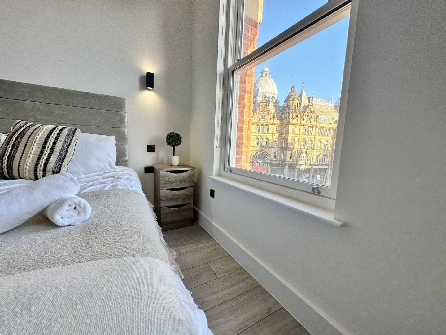 Sleek Stylish 1 Bedroom Leeds
