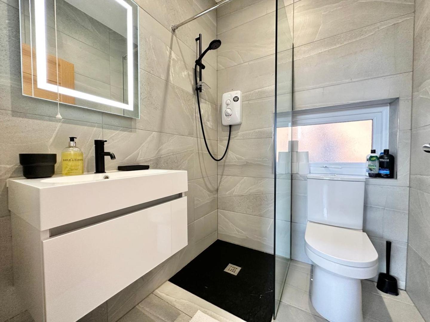 Apartment Sleek Stylish 1 Bedroom Leeds