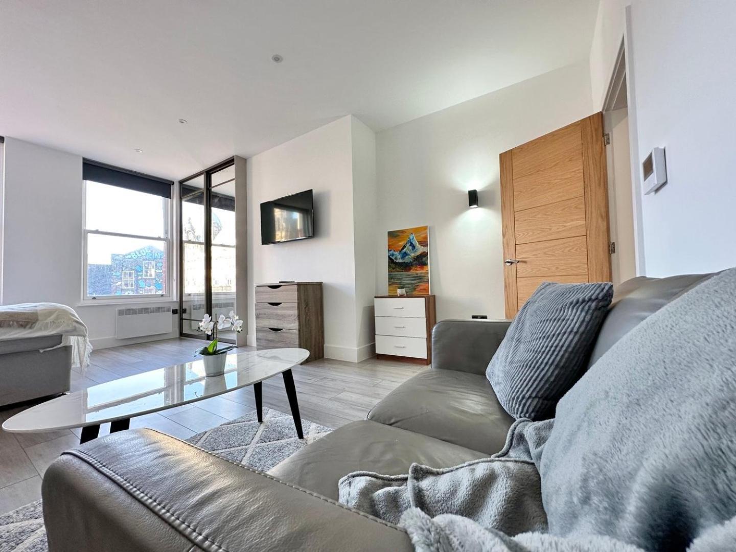 Sleek Stylish 1 Bedroom Leeds