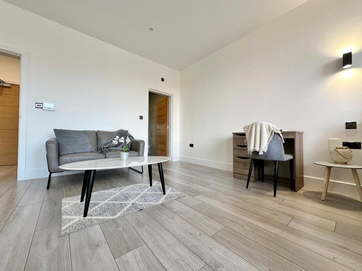 Sleek Stylish 1 Bedroom Leeds Apartment