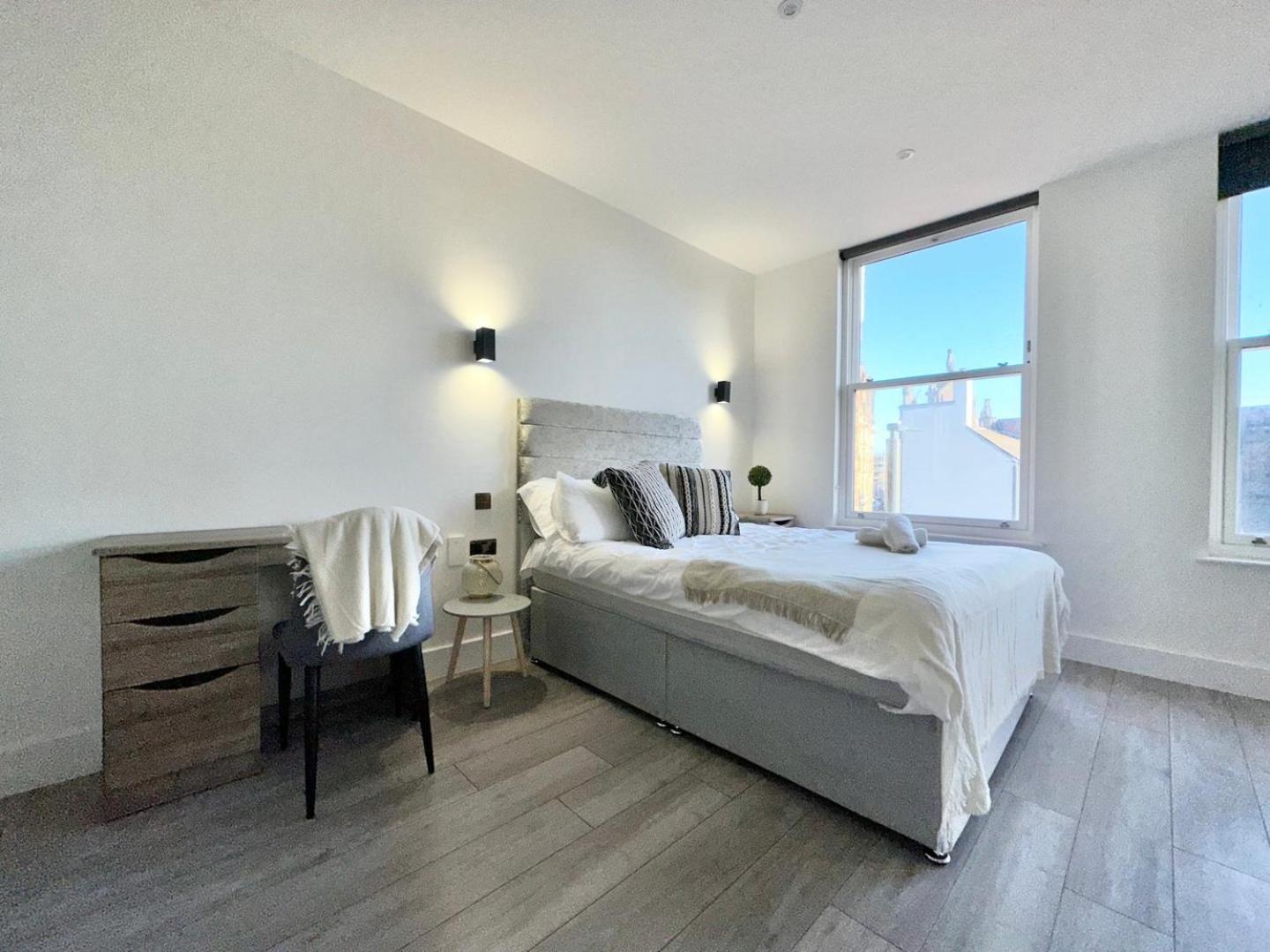 Sleek Stylish 1 Bedroom Leeds