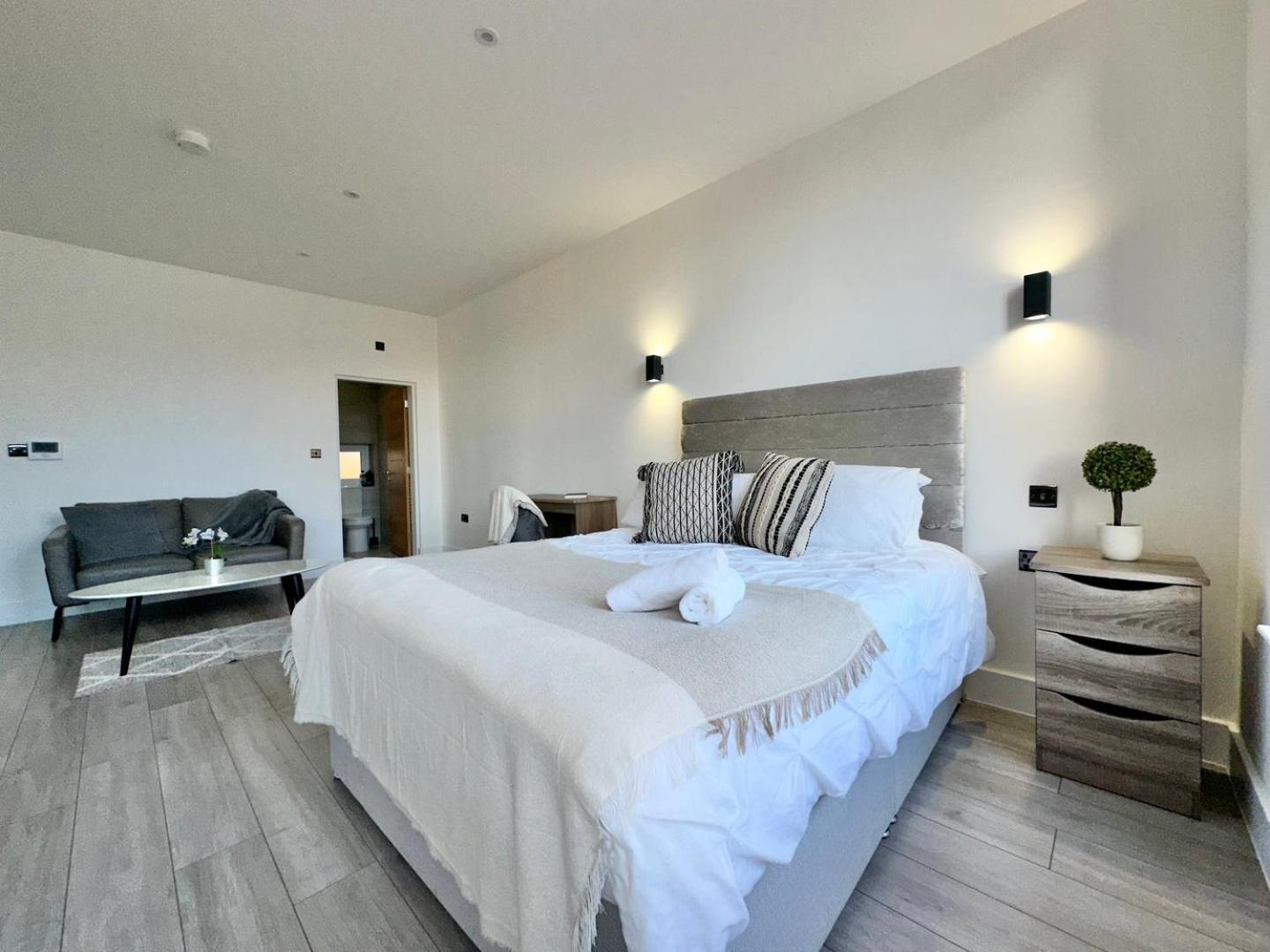 Apartment Sleek Stylish 1 Bedroom Leeds *
